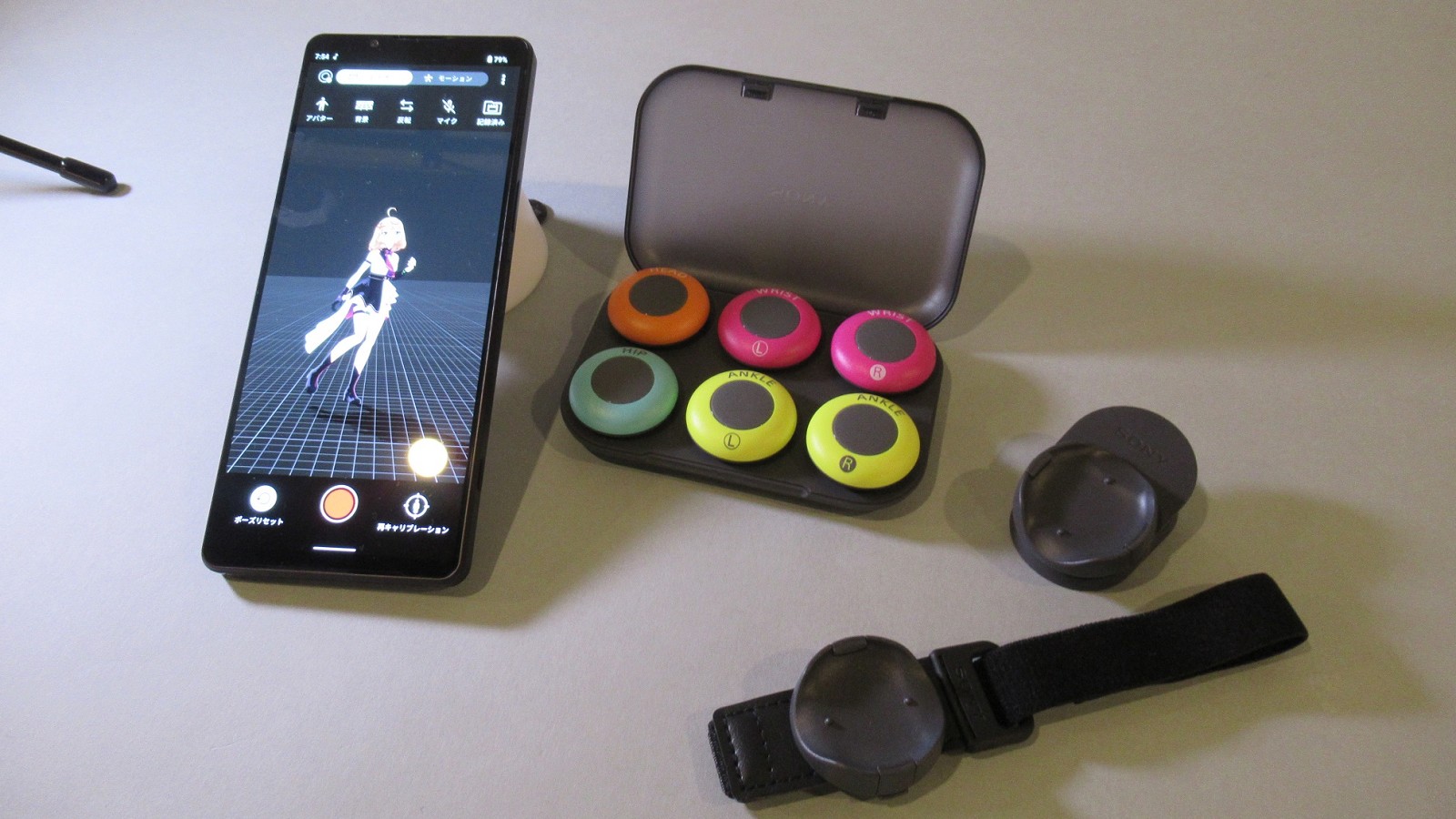 ソニーが「mocopi」で全身センシング、公表の対応スマホ以外も使える