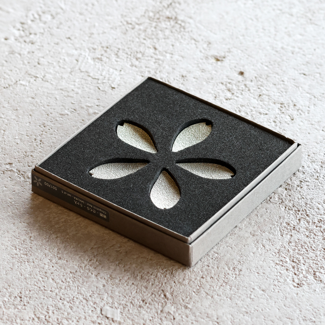 日本の美しい風情を感じる錫製の箸置き | 能作 箸置 – さくら – 5ヶ入