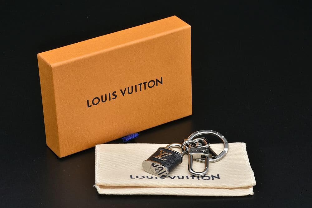 駅南やまご質店オンラインショップ / ヴィトン キーホルダー LVロック