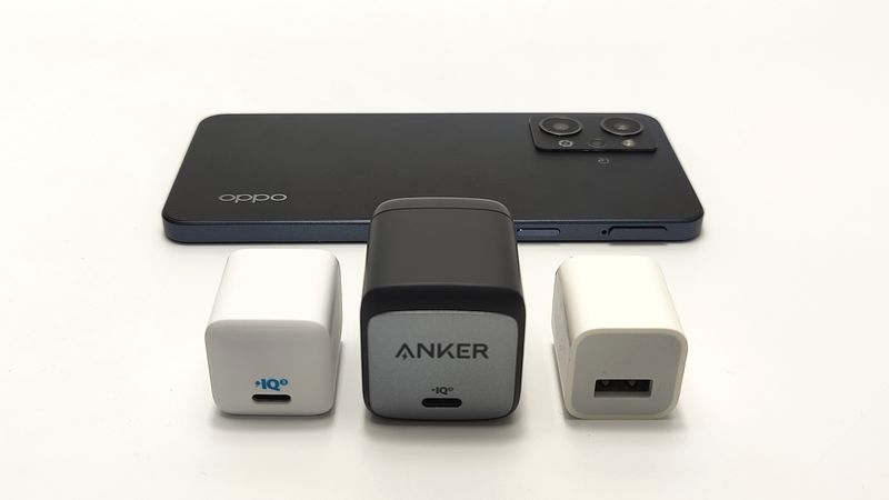 OPPO Reno7 A」実機でおすすめの充電器をチェック！急速充電できるもの