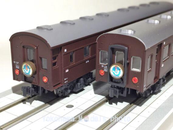 茶色の客車はまだ必要です。特急「かもめ」中期編成の入線です。KATO