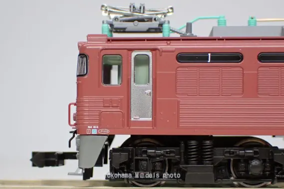 EF81 300 JR貨物更新車（ローズピンク）タイプが入線です。KATO 3067-A