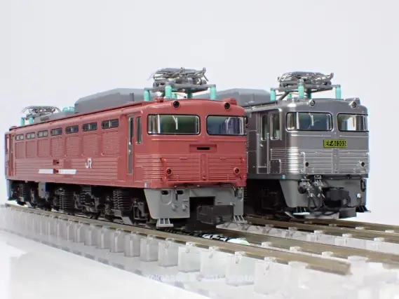 EF81 300 JR貨物更新車（ローズピンク）タイプが入線です。KATO 3067-A