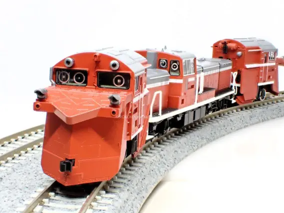 DE15形2500番台(JR西日本仕様・単線用ラッセルヘッド付)が入線しました