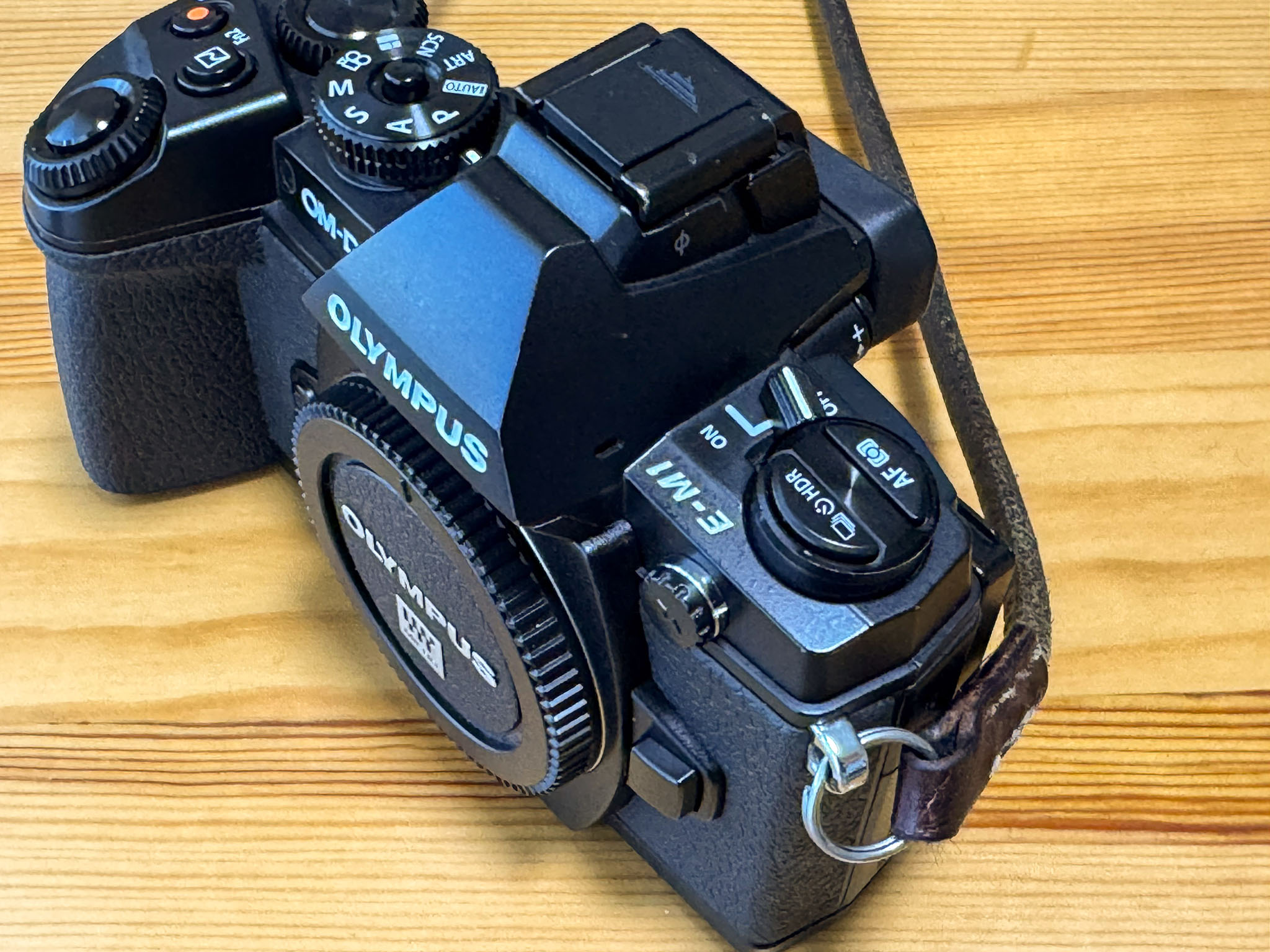 OLYMPUS OM-D E-M1 初代 - 晴れ時々ジャズ、雨のちカメラ