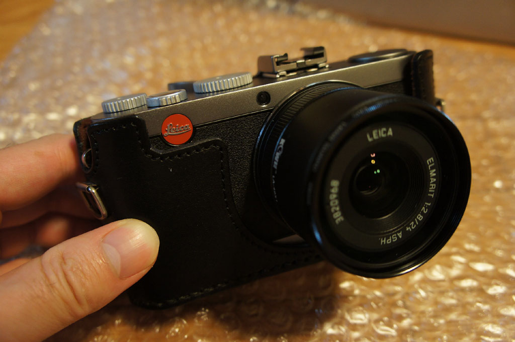 ライカX1 スチールグレーを買いました - 晴れ時々ジャズ、雨のちカメラ
