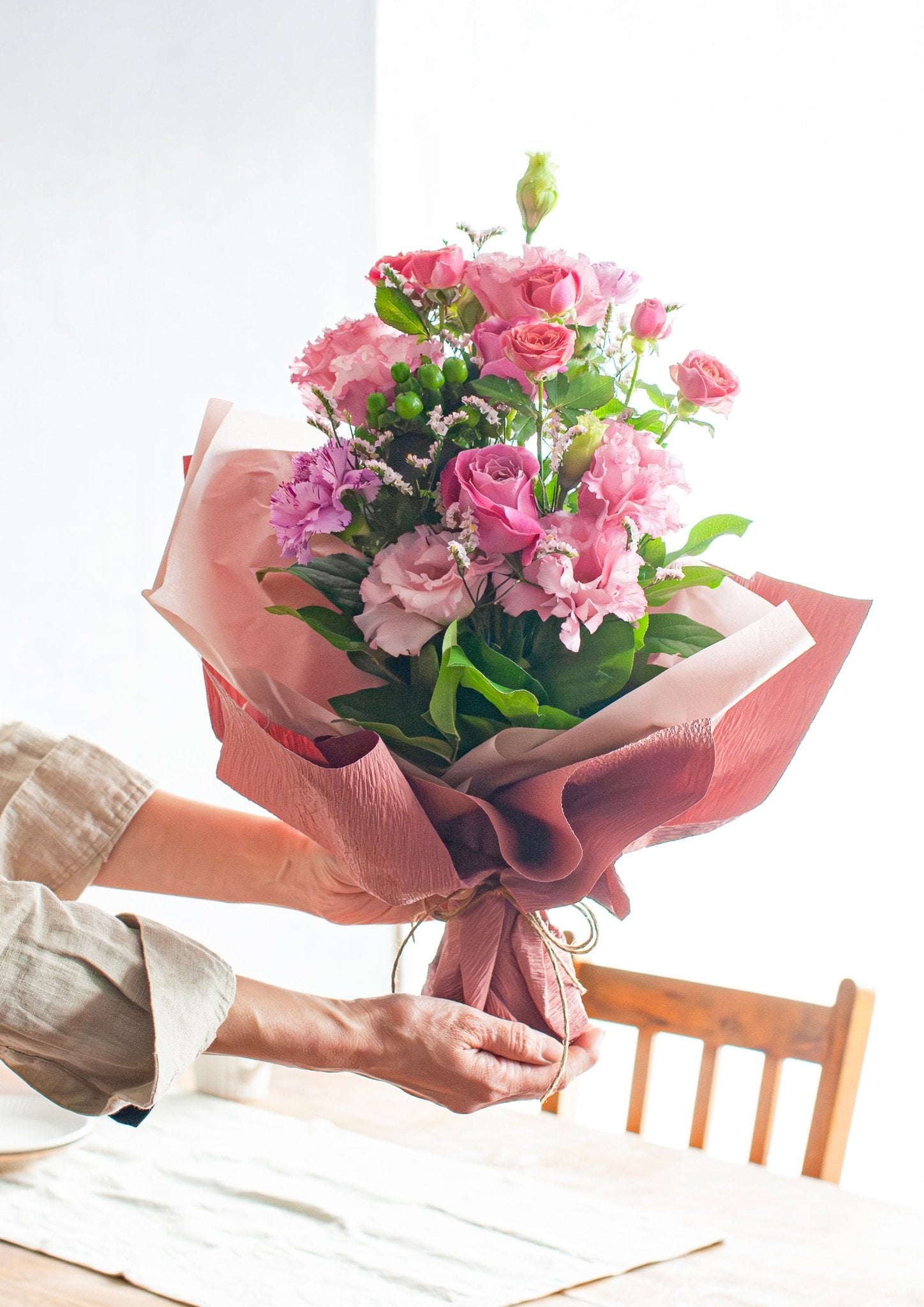 花束】可愛くておしゃれな ナチュラルピンクの花束 Lサイズ