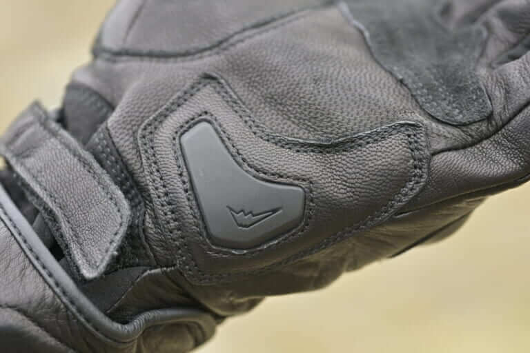 クシタニ アウトドライ アドマイヤーグローブ】高次元の防水透湿機能