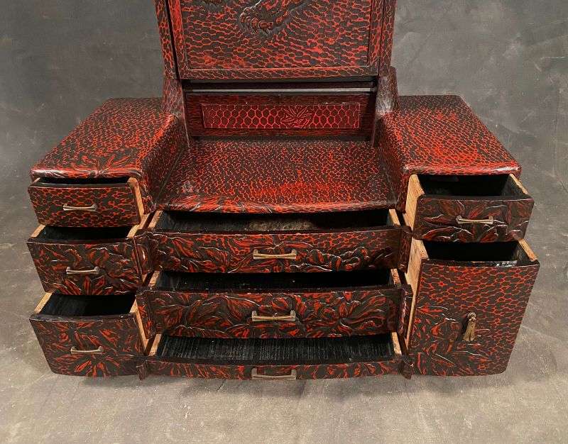 Japanese Lacquer Kyodai with Three Mirrors - Zentner Collection