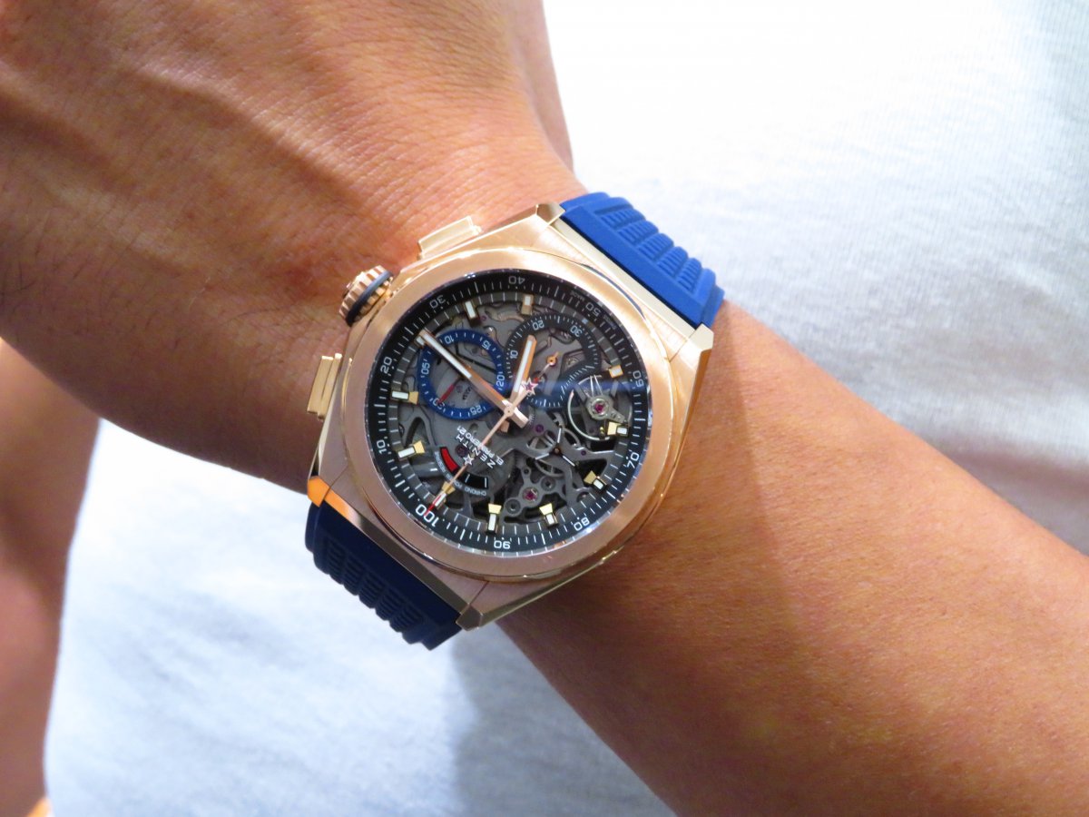 ゴールドのデファイ エル・プリメロ21にブルーラバーストラップが