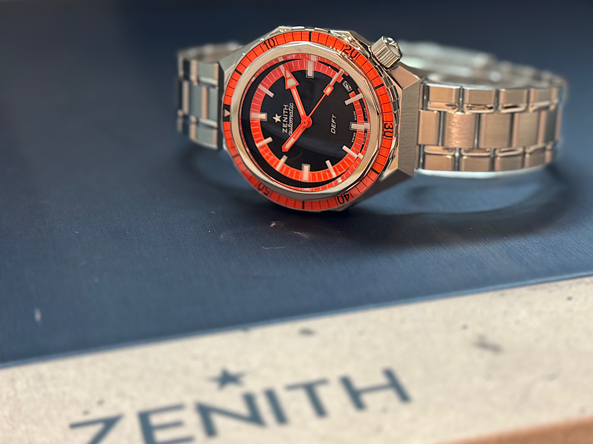 2024年新作：実機写真あり！オレンジカラーがアクセントとなったゼニス