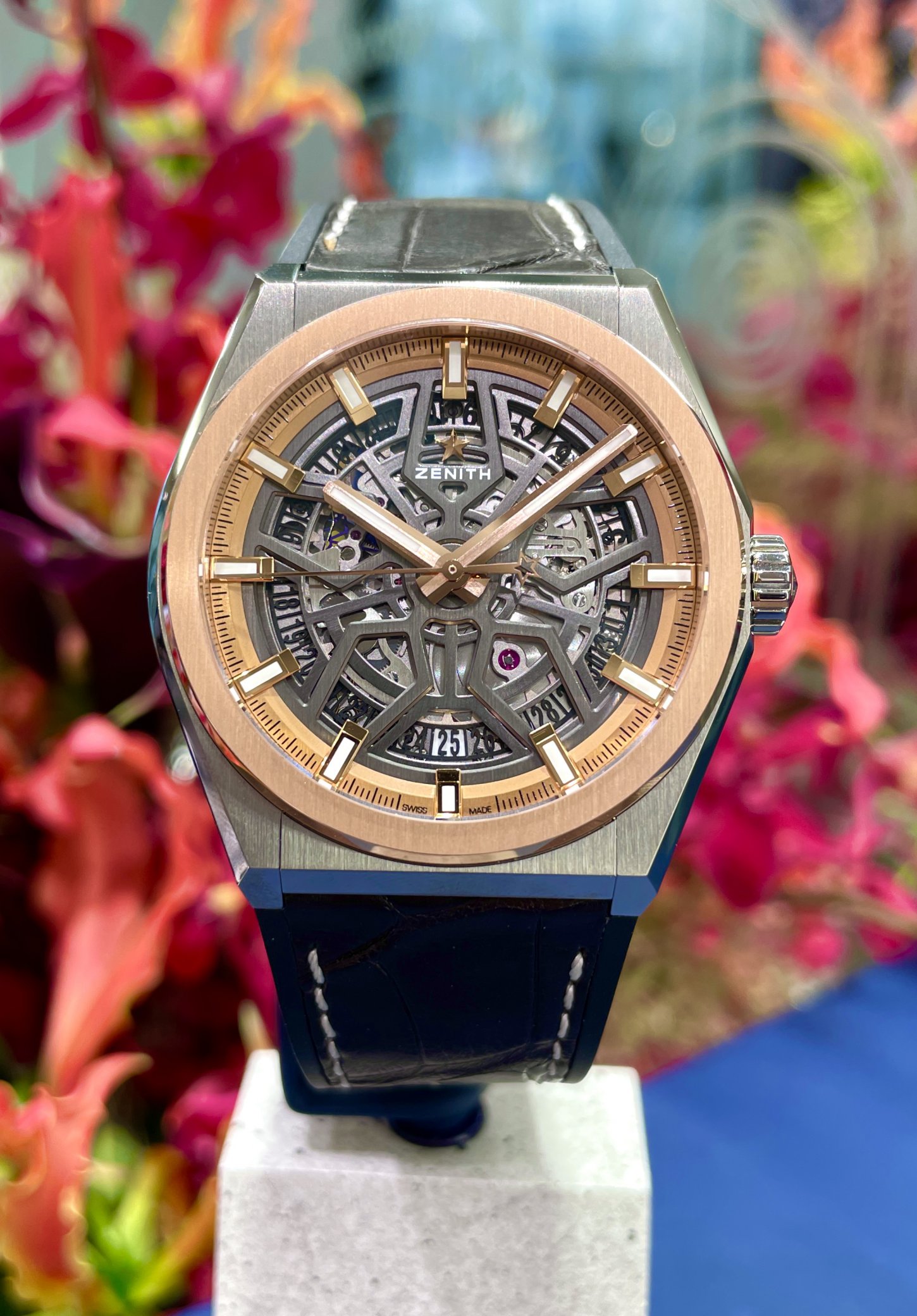 18Kローズゴールド×チタンの見事なコントラスト！『デファイ