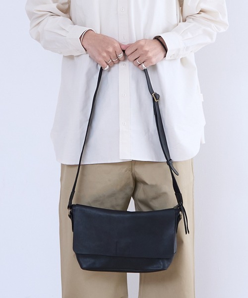 BICASH（ビカーシ） ショルダーバッグ プレーンレザーショルダーバッグ