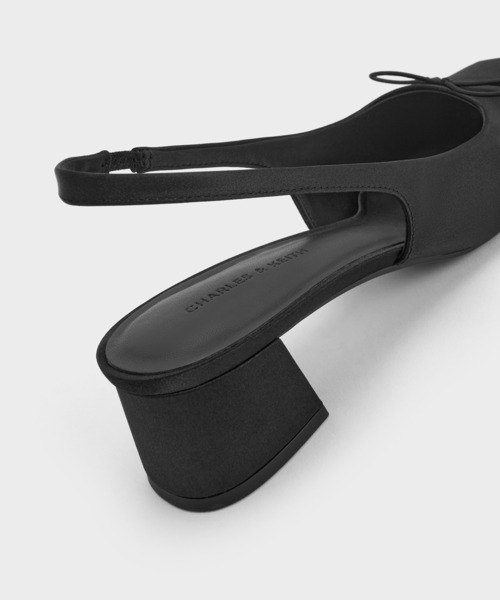 CHARLES ＆ KEITH（チャールズ&キース） パンプス サテン ボウスクエア