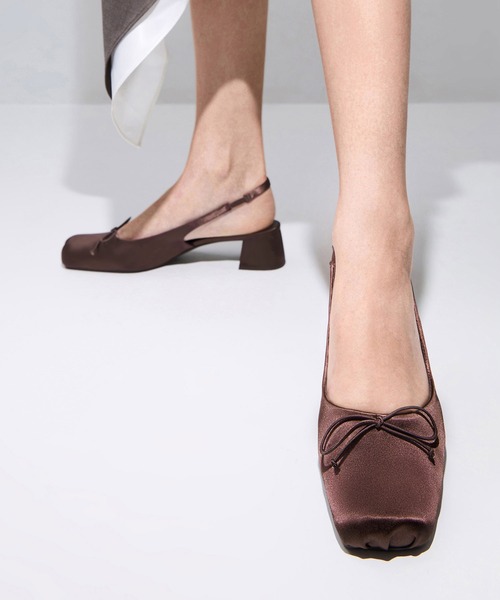 CHARLES ＆ KEITH（チャールズ&キース） パンプス サテン ボウスクエア