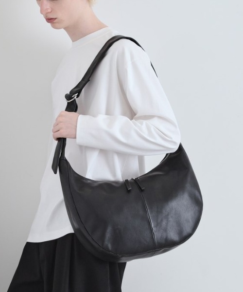 tk.TAKEO KIKUCHI（ティーケータケオキクチ） ショルダーバッグ 「牛革