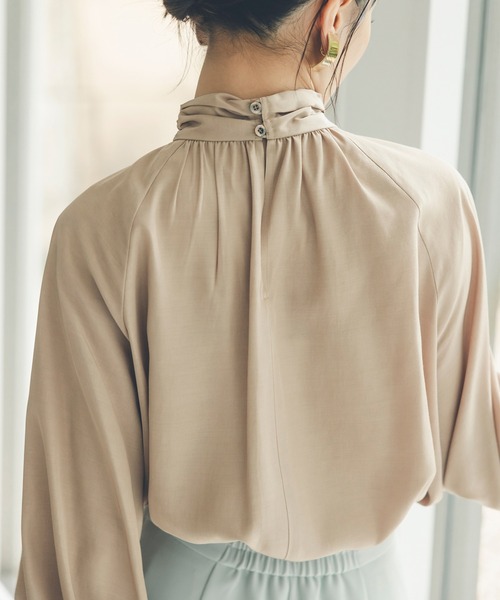 anuans（アニュアンス） ブラウス シャツ クロスネックボリューム