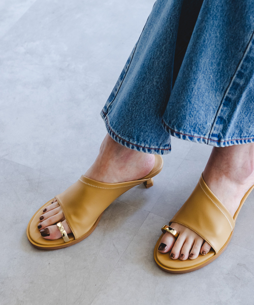 Le Vernis（ル・ベルニ） サンダル Toe ring sandals レディース