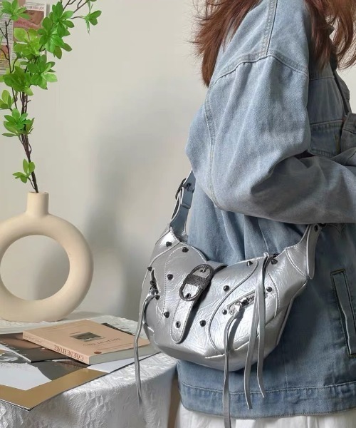 lilful ショルダーバッグ バッグ Y2K スタッズ付き ハーフムーンバッグ