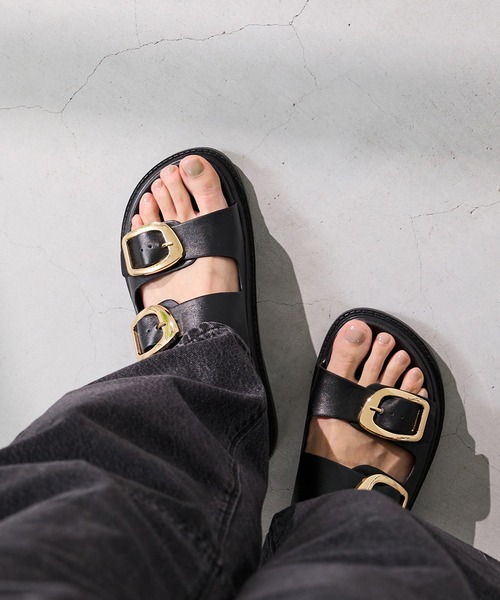 menue（メヌエ） サンダル ゴールドバックル フラットサンダル