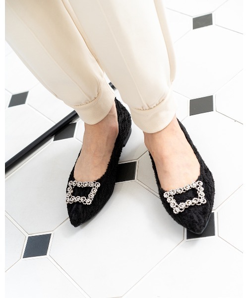 パンプス ポインテッドトゥ フラット ビジューバックル : ZOZOTOWN