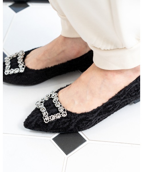 パンプス ポインテッドトゥ フラット ビジューバックル : ZOZOTOWN