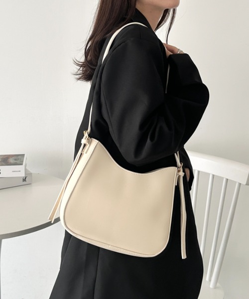 CLEA ショルダーバッグ バッグ 「6色展開」ワンハンドルハーフムーン