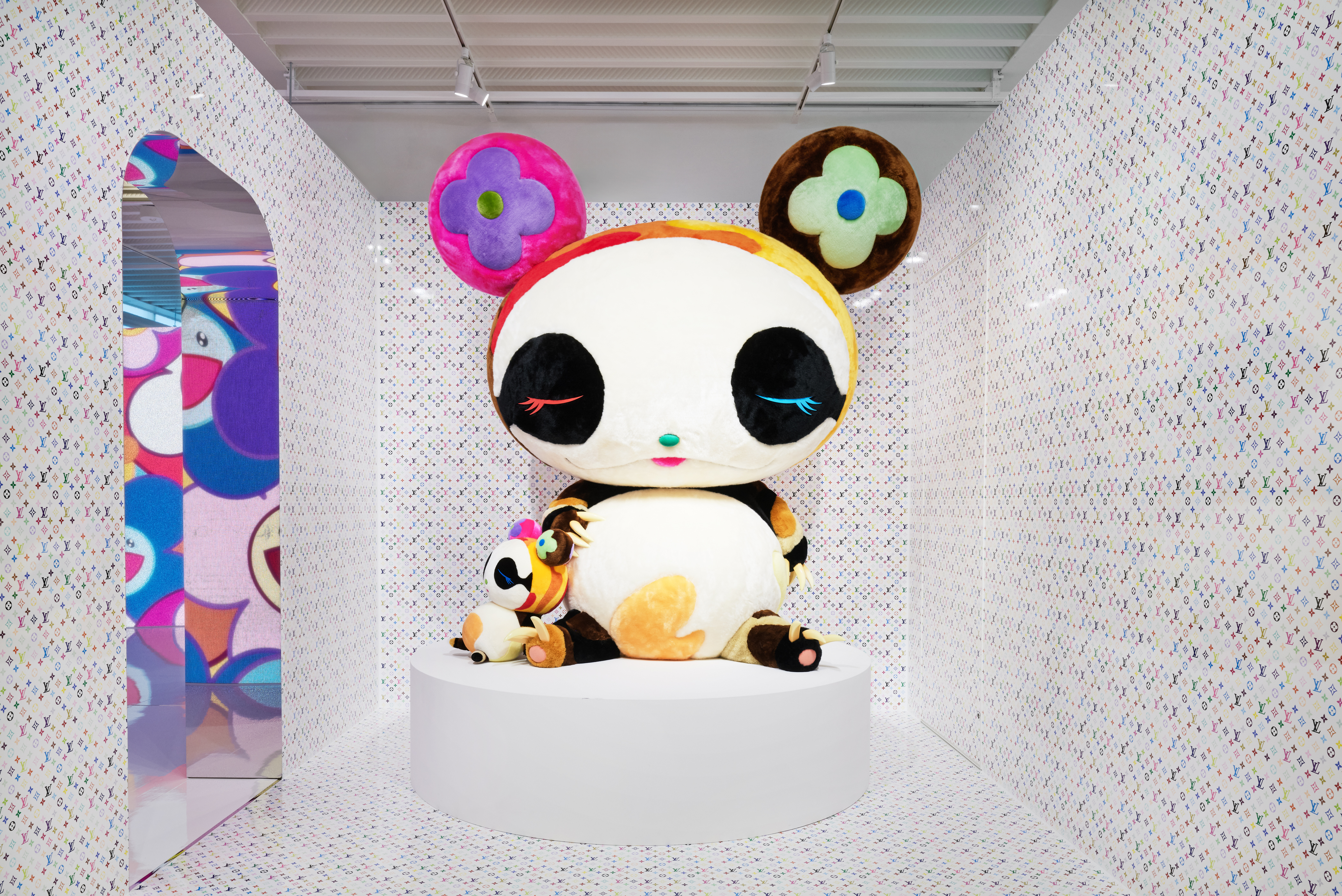 1月17日(金)12時よりWEBショップにて、村上隆直筆サイン入り新作版画