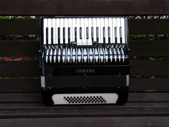 軽い34鍵盤 MM48ﾍﾞｰｽ | アコーディオンの修理と調律および販売の専門会社