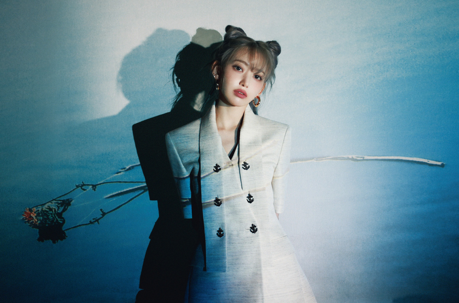 宮脇咲良、ルイ・ヴィトンを纏って現代のミューズを体現！ | ACTRESS PRESS