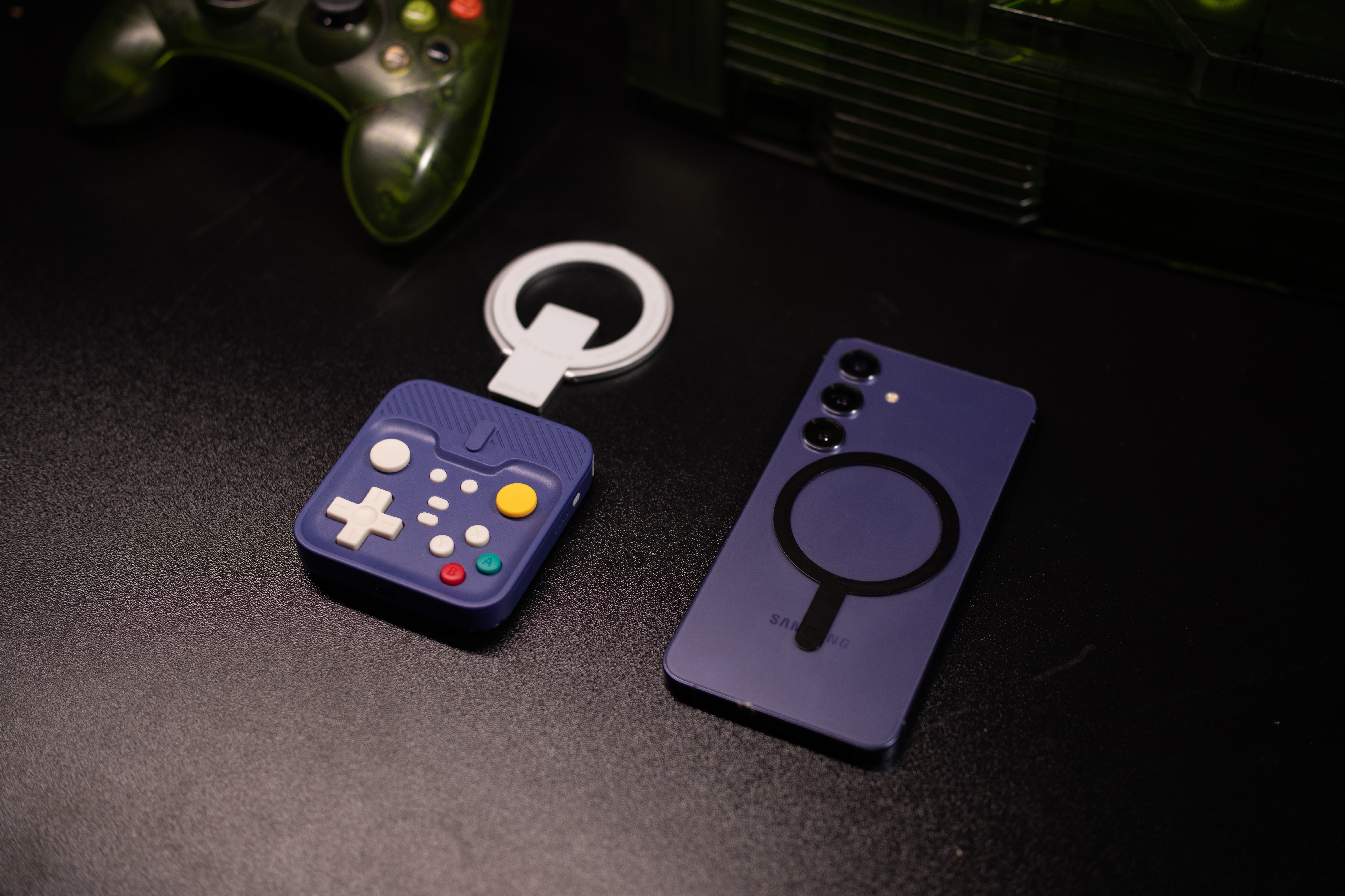 Relive Your Childhood Games with the M4 Snap-On Mobile Controller