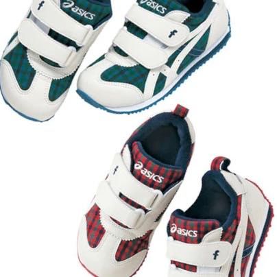 スニーカー《アシックス × familiar》足の成長に合わせた靴選び