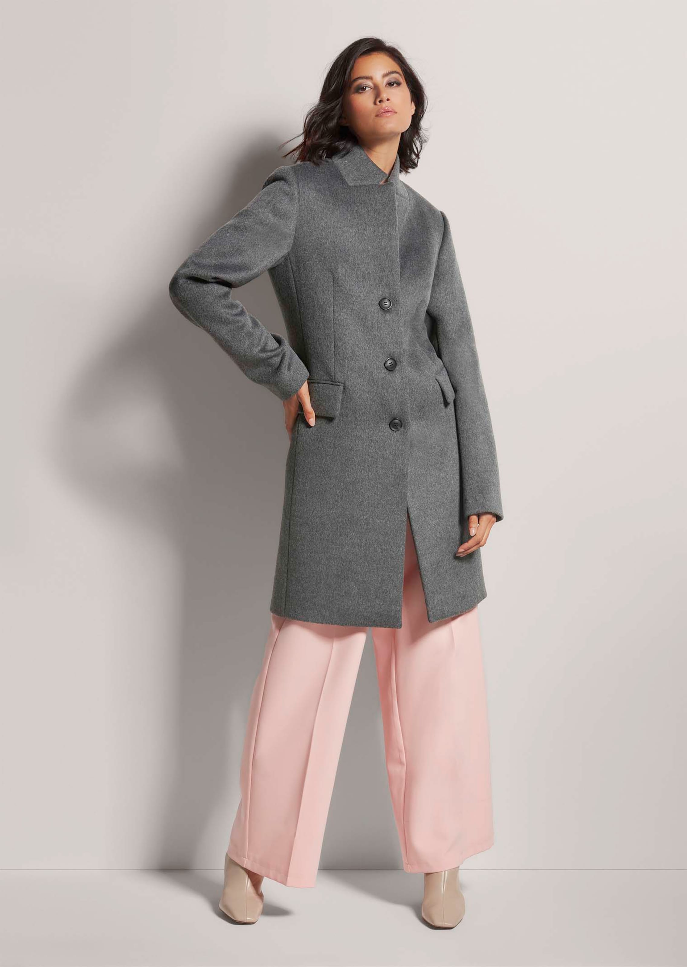 Short coat in graphite / natural white / melange | MADELEINE Fashion