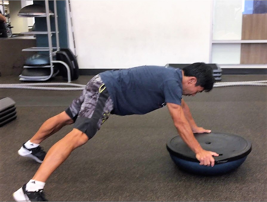 半円形バランスボール「BOSU（ボス）」の効果的な使い方と、体幹