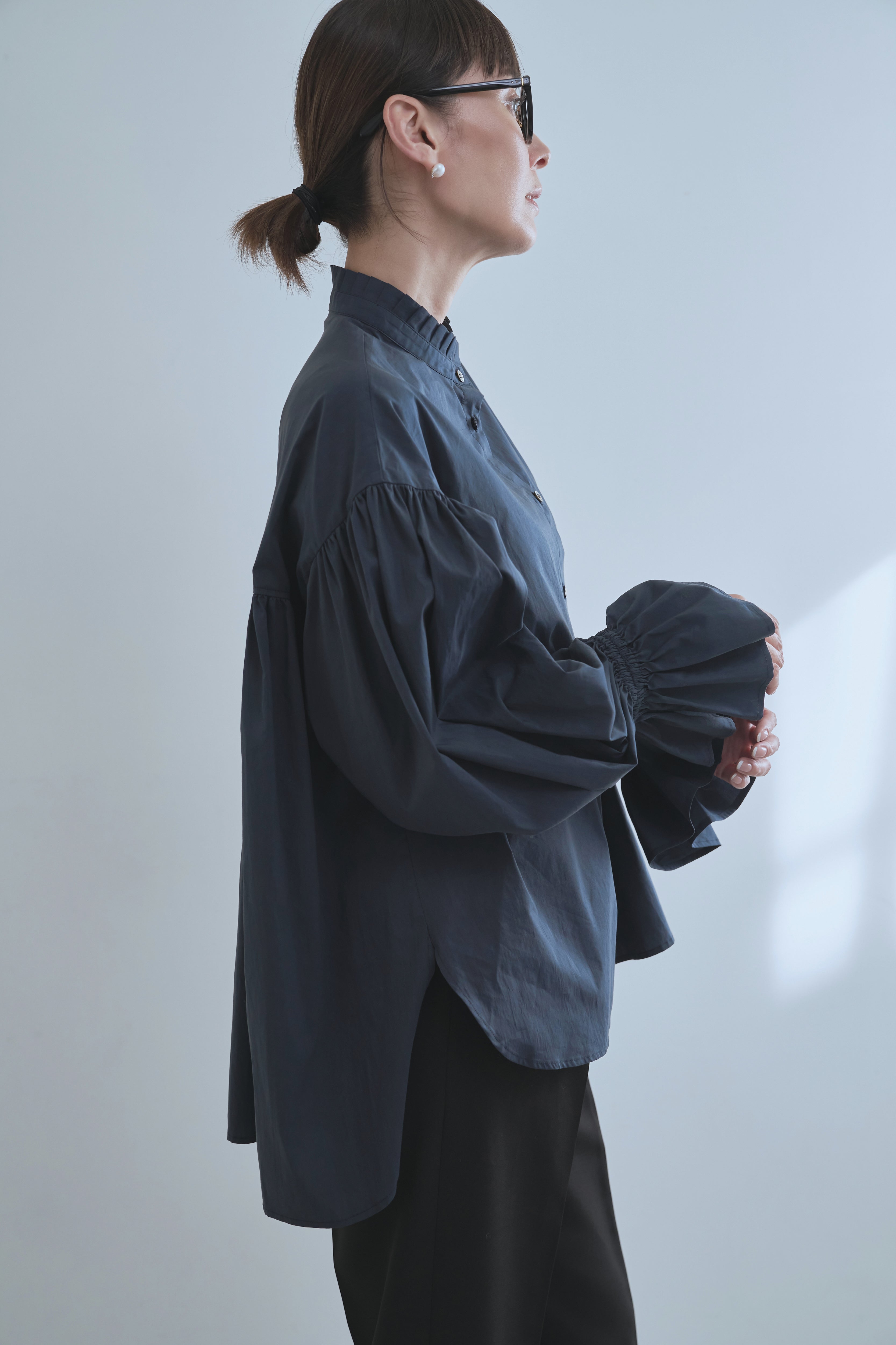 スタンドカラーボリュームスリーブブラウス – Adé Lifestyle