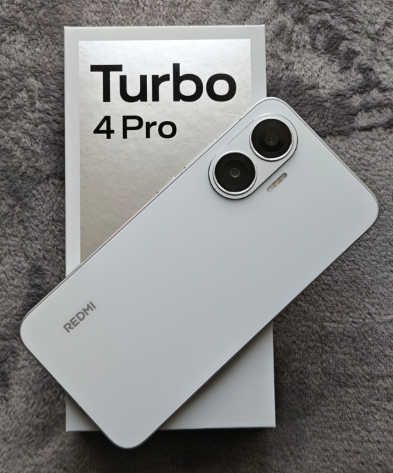 Redmi Turbo 4 Pro 256GB/512GB 6.83 inch 2772x1280 Screen