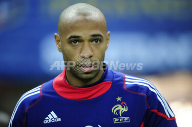 アンリ 「フランスはいまだに方向性を模索している」 写真1枚 国際