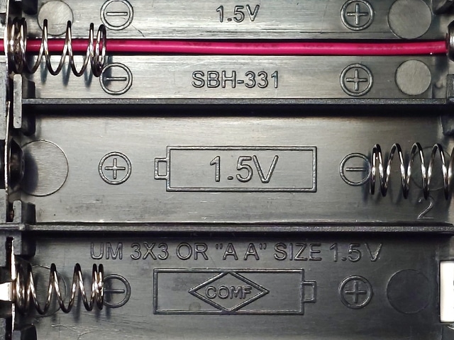 電池ボックス 単3×3本 リード線・フタ・スイッチ付: ケース・ネジ