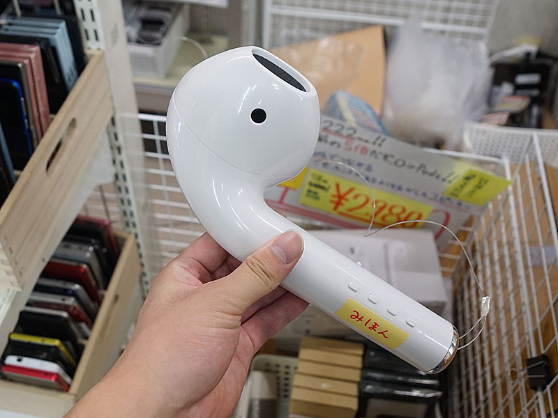 巨大なAirPods”っぽいBluetoothスピーカー「巨型耳机音箱」が店頭入荷