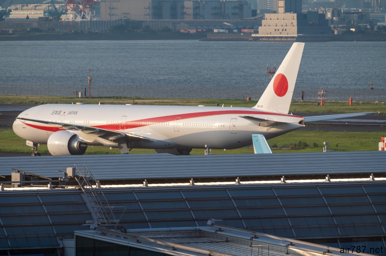 天皇皇后両陛下 イギリス親善訪問を終え政府専用機で羽田空港へ | iH別館