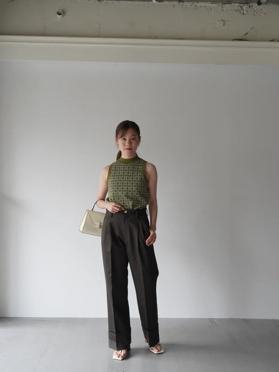 Pantalon chino 【a】ダークエスプレッソカーキ – aLORS online store