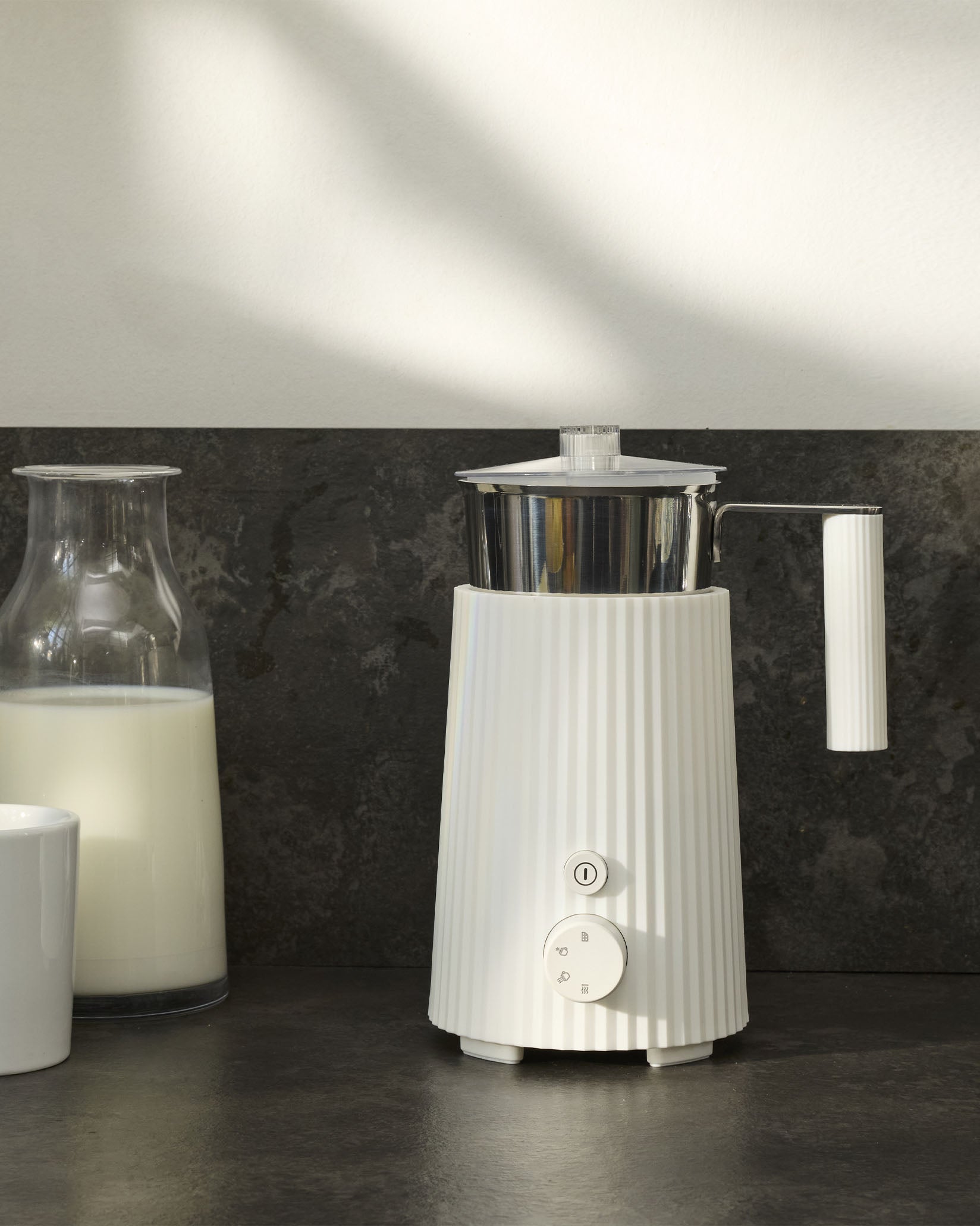 Plissé Multi-Function Milk Frother - European Plug | Alessi