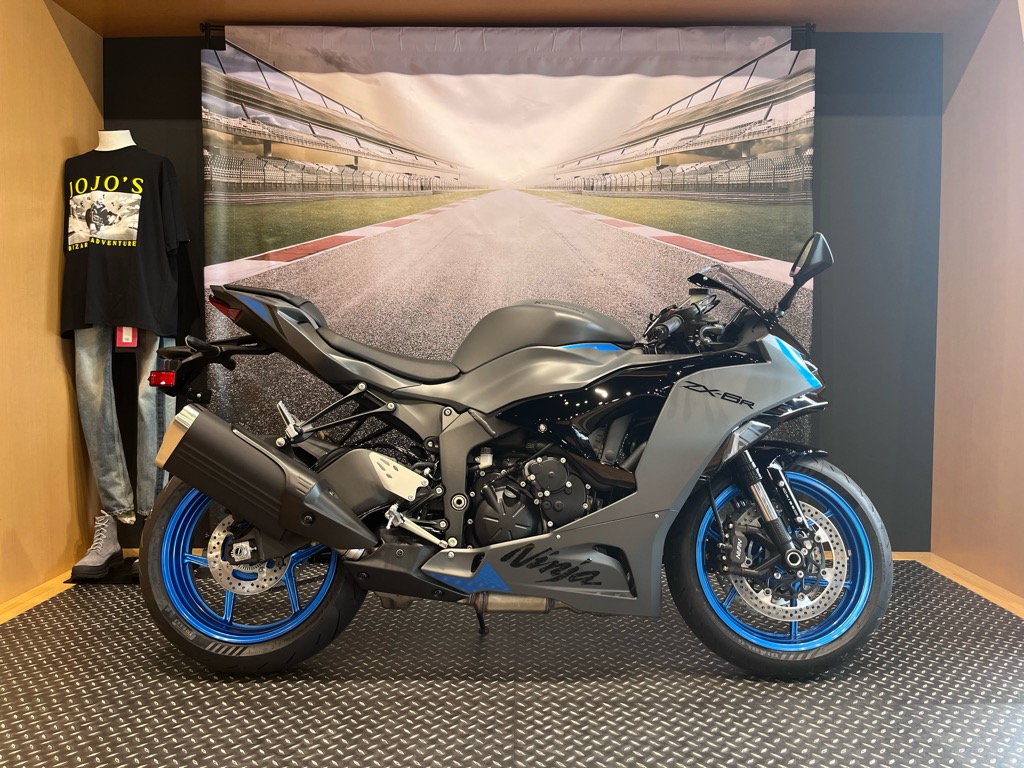 カワサキNinja ZX-6R(新車) 2025年モデル！ダークグレーの艶消し！青い