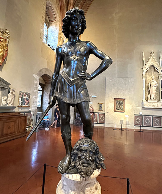 ダビデ像（ミケランジェロ）の特徴を徹底解説 – 大きさ、重さ、展示