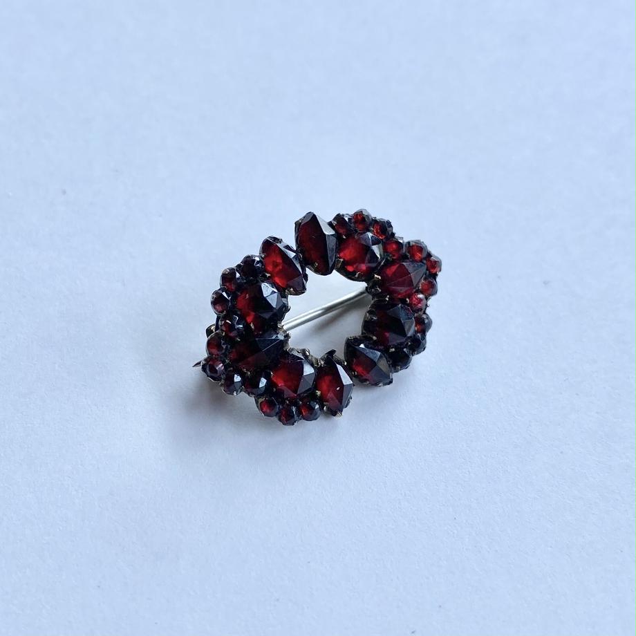 ボヘミアンガーネット ブローチアンティークアクセサリーの通販なら