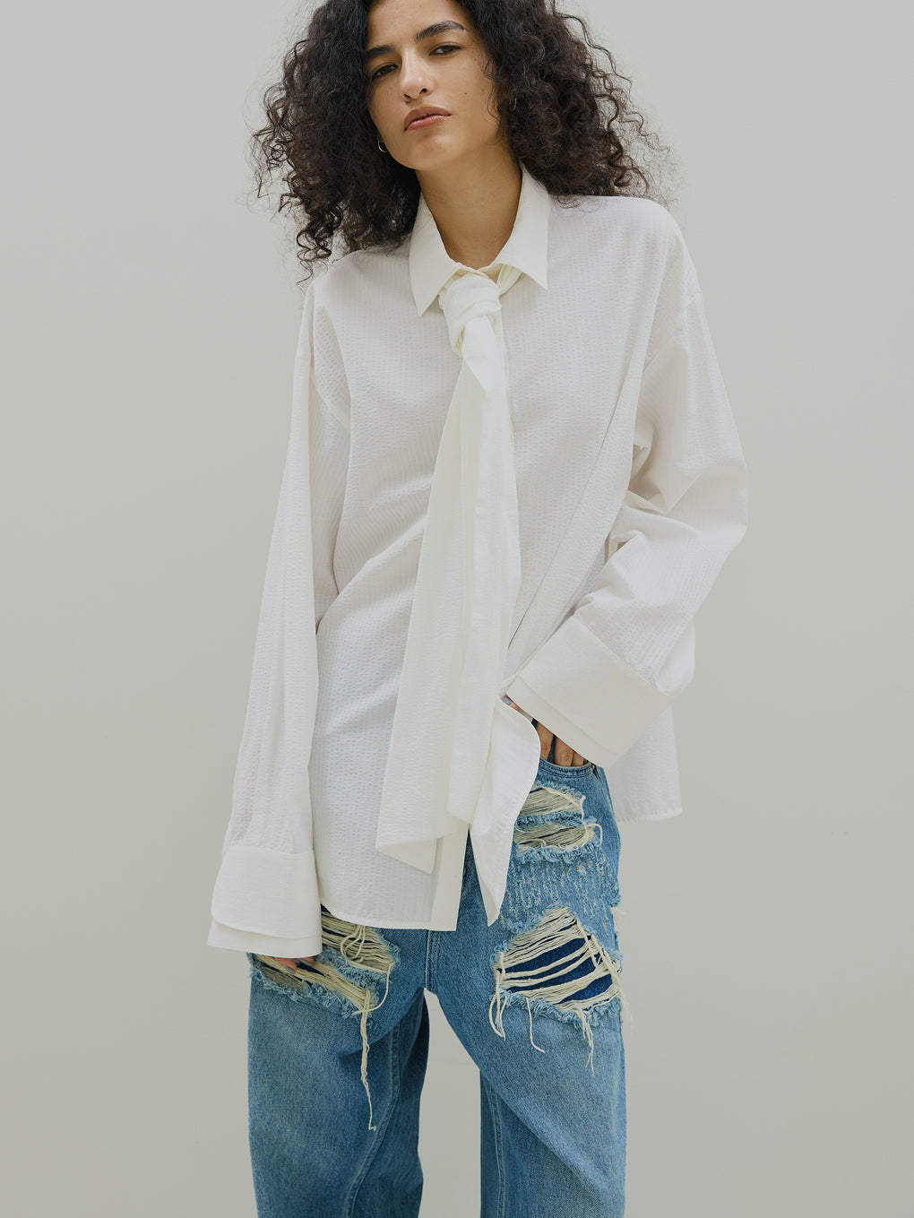 UND UNEVENNESS TIE BLOUSE