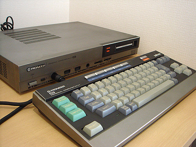 MSX PX-7 (Pioneer) 1983年 | 古いハードに囲まれて since2011