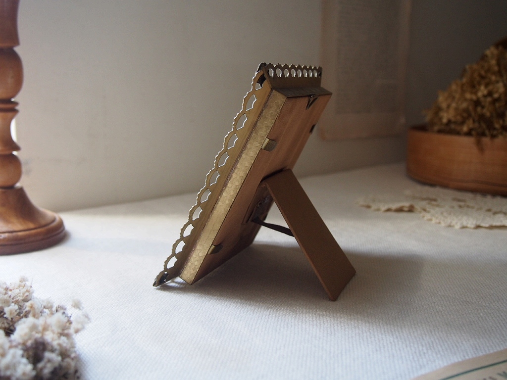 スウェーデン製 真鍮フォトフレーム ドームガラス付き｜北欧