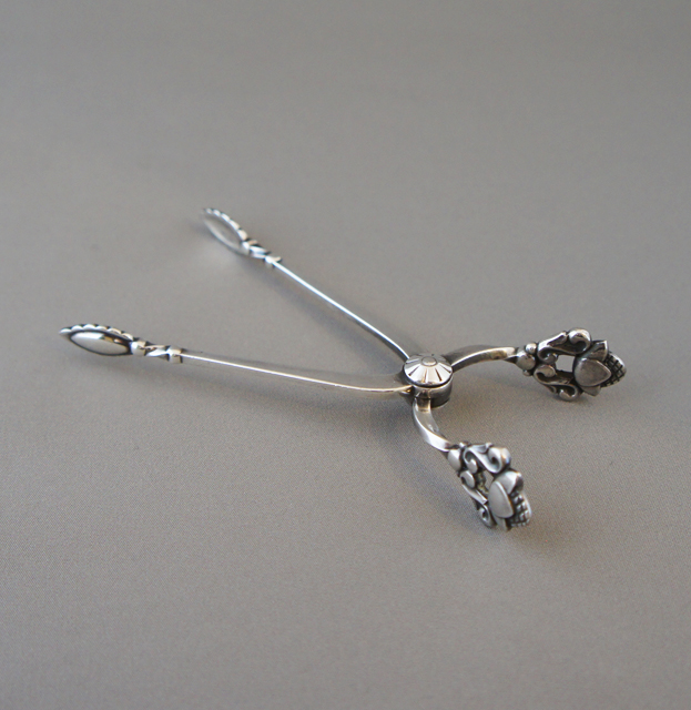 ジョージ・ジェンセン「”Acorn” シュガートング」《アンティックかとう》