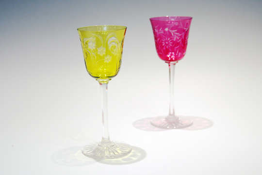 バカラ「黄色ガラス花文様ワイングラス」《アンティックかとう》